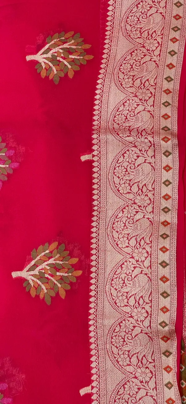 Humairah_Presents_Pure_Handloom_Pink_Chiffon_Resham_Floral_Mina_Zari_Booti_with_Banarasi_Zari_Border_and_Pink_Blouse