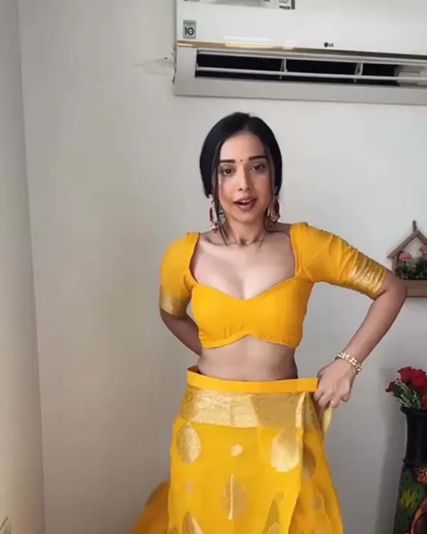 Yellow_Color_1_Minute_Ready_To_Wear_Soft_Banarasi_Silk_Saree_With_Golden_Zari_Work