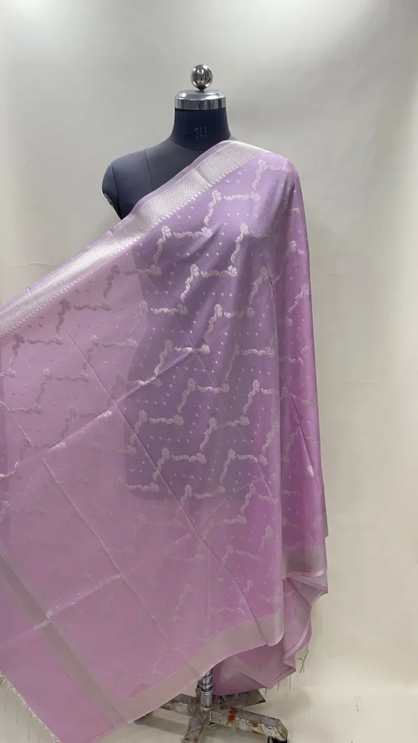 Humairah_Present_Light_Purple_Nakli_Semi_Katan_Silk_Silver_Zari_Zig_Zag_Stripe_Zari_Border_Banarasi_Dupatta
