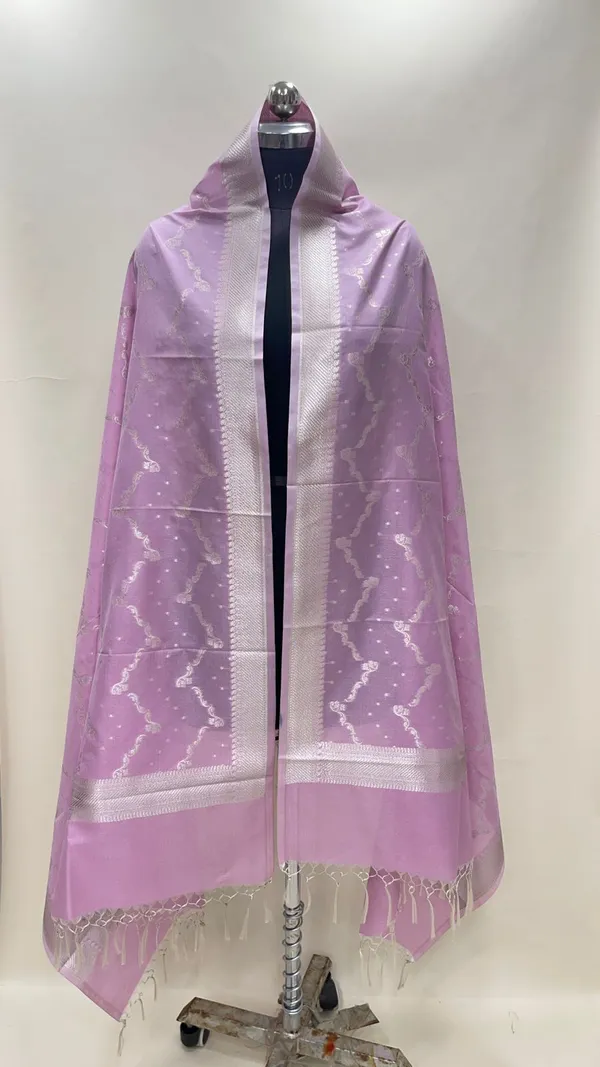 Humairah_Present_Light_Purple_Nakli_Semi_Katan_Silk_Silver_Zari_Zig_Zag_Stripe_Zari_Border_Banarasi_Dupatta