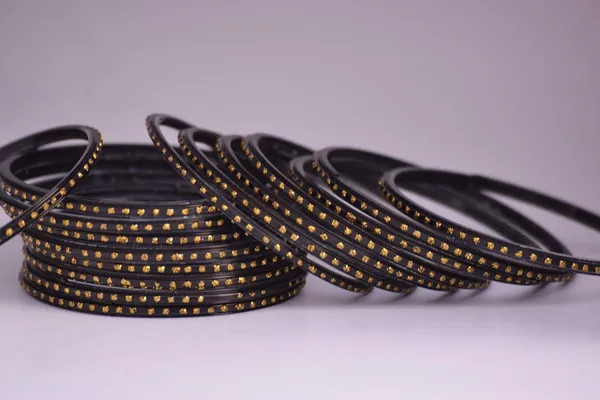Pack_of_32_Glass_Bangles_Chudi_Set_for_Women_&_Girls_Combo_White_&_Black_Golden_Dot