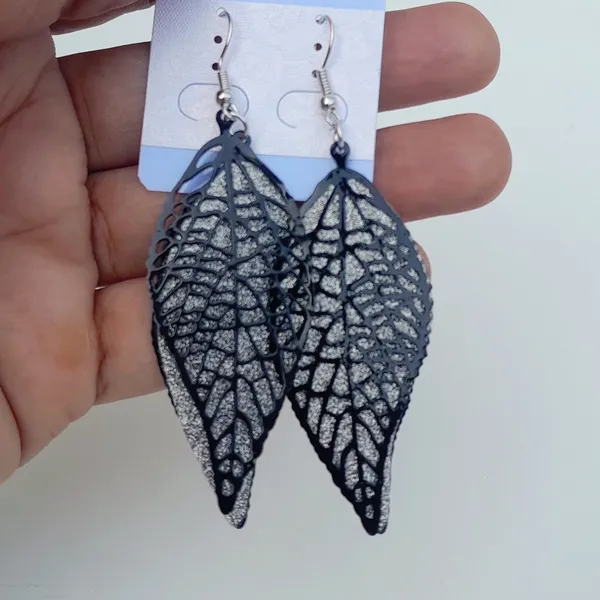 Earrings_for_Women_and_Girls_Black_Colour_Crystal_Design_Pattern