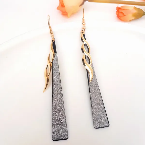 Earrings_for_Women_and_Girls_Golden_Black_Colour_Crystal_Design_Pattern