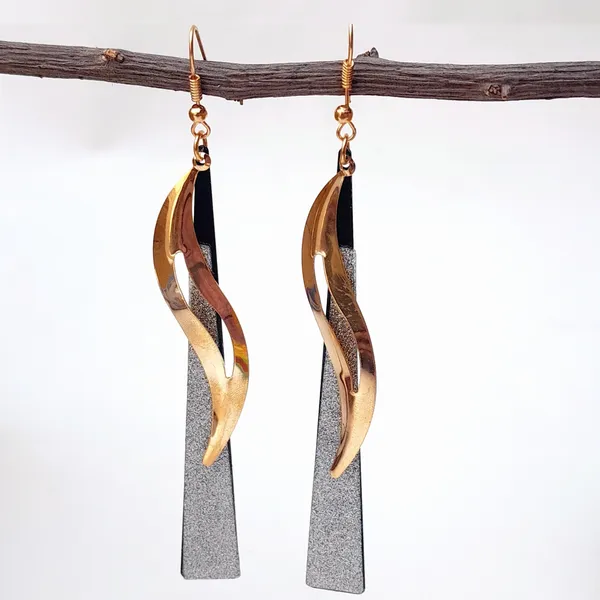 Earrings_for_Women_and_Girls_Golden_Black_Colour_Crystal_Design_Pattern