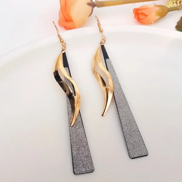 Earrings_for_Women_and_Girls_Golden_Black_Colour_Crystal_Design_Pattern