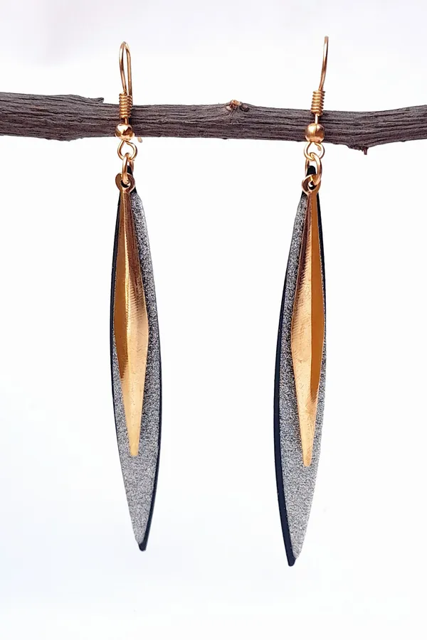 Earrings_for_Women_and_Girls_Golden_Black_Colour_Crystal_Design_Pattern
