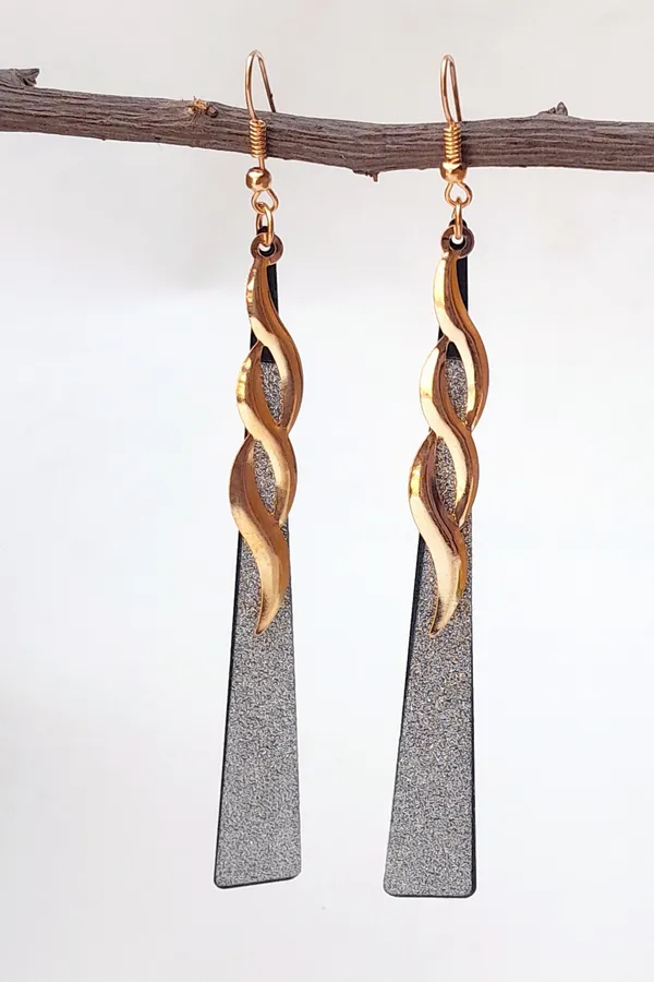 Earrings_for_Women_and_Girls_Golden_Black_Colour_Crystal_Design_Pattern