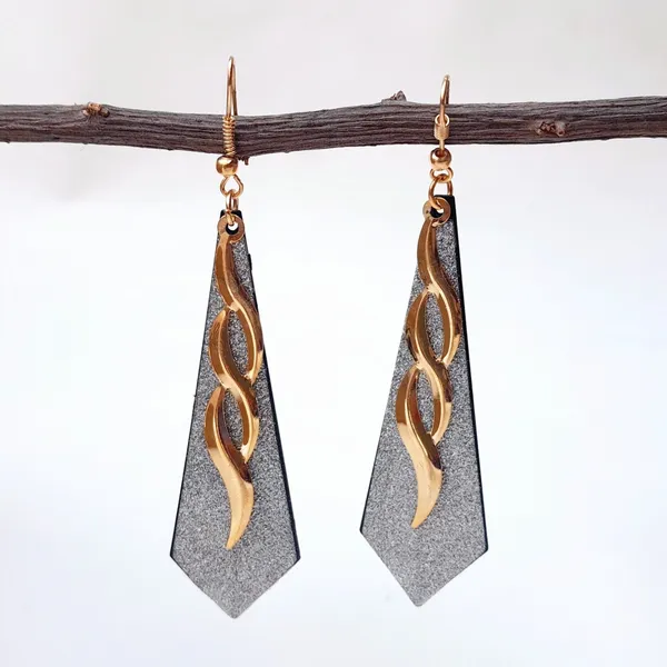 Earrings_for_Women_and_Girls_Golden_Black_Colour_Crystal_Design_Pattern