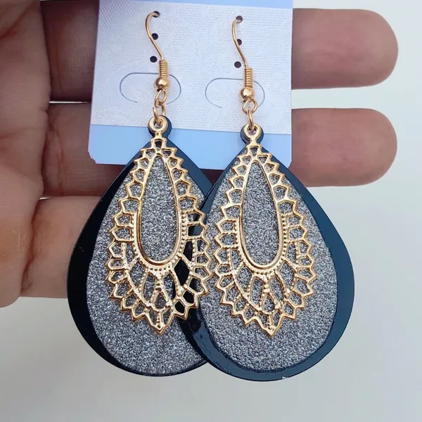 Gold_Colour_Metal_Earrings_for_Women_and_Girls_Crystal_Design_Pattern