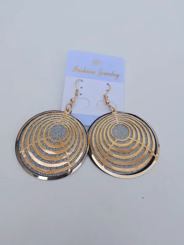 Gold_Colour_Metal_Earrings_for_Women_and_Girls_Crystal_Design_Pattern