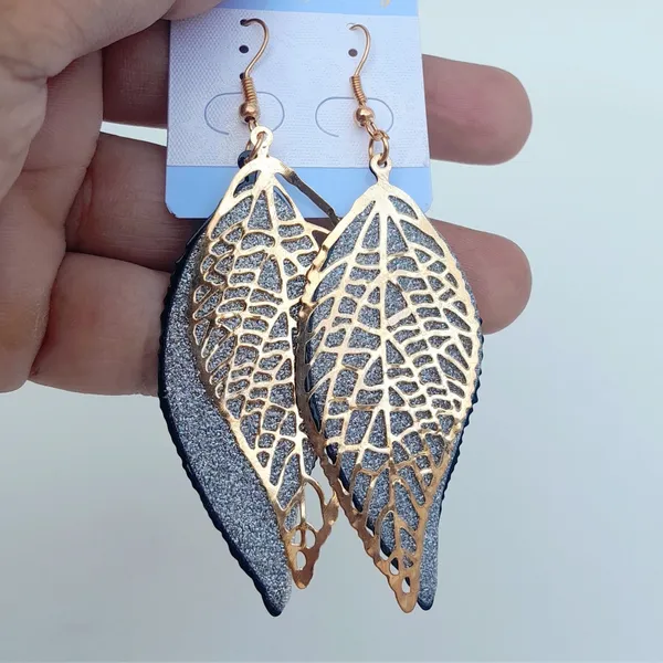 Gold_Colour_Metal_Earrings_for_Women_and_Girls_Crystal_Design_Pattern