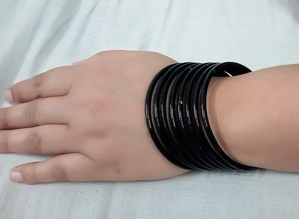 Glass_Bangles_For_Women_&_Girls_Chudi_Set_Plain_Black_With_Glossy_Finished_(Pack_of_16)