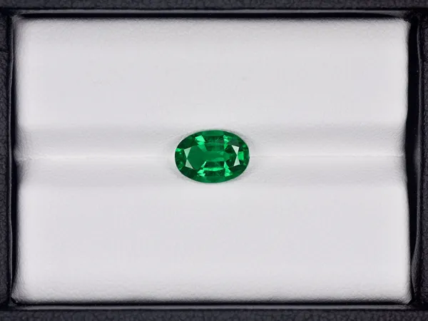 7.25_Ratti_Green_Columbian_Emerald_(Panna)_Natural_Loose_Gemstone