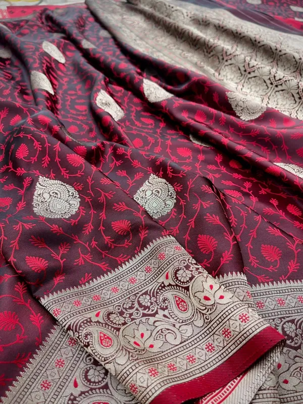 Red_Soft_Banarasi_Silk_Saree_With_Blouse_Piece_For_Women