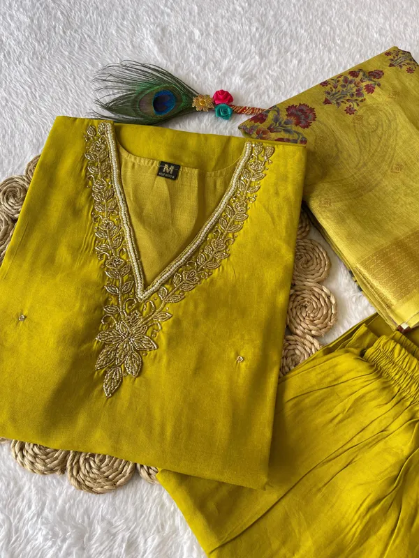 Parrot_Launching_New_Designers_Kurti_Pent_Dupatta_Set