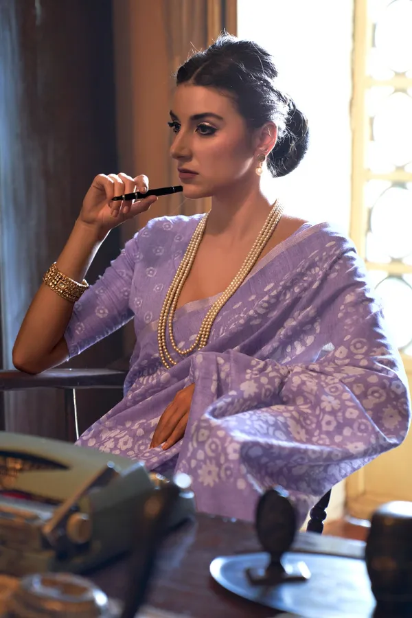 Light_Purple_Soft_Mul_Cotton_Saree_With_Batik_Print_&_Zari_Woven