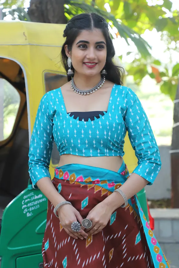 Ikkat_Hand_Block_Print_Print_Pure_Soft_Cotton_saree_With_Blouse_Piece