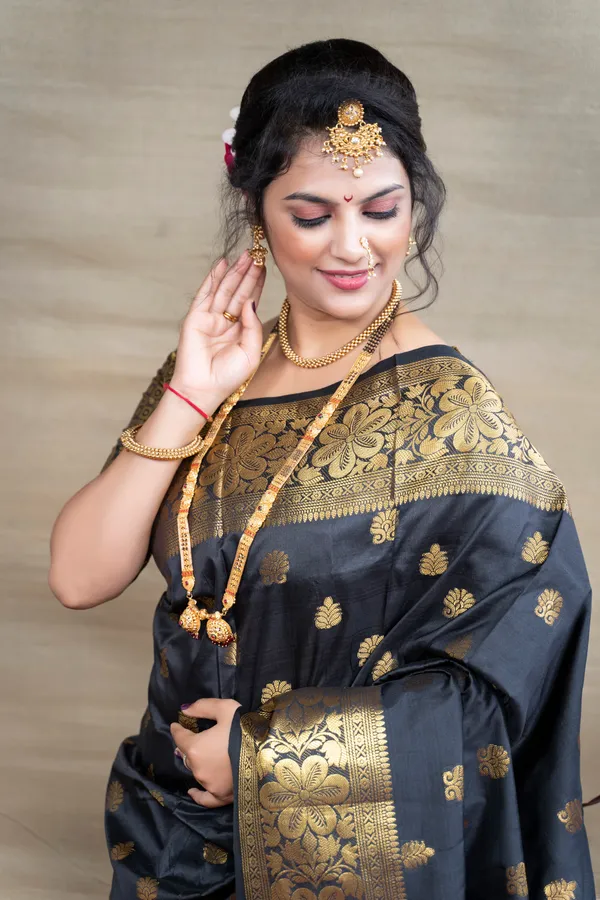 Black_Pure_Paithani_Silk_Saree_With_Rich_Pallu_And_Unstiched_Blouse_Piece.