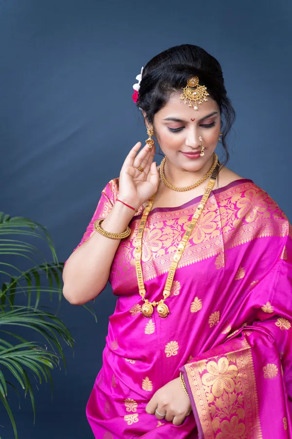 Pink_Pure_Paithani_Silk_Saree_With_Rich_Pallu_And_Unstiched_Blouse_Piece.