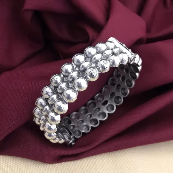 3_line_Round_Design_Kada_Model_Bracelet