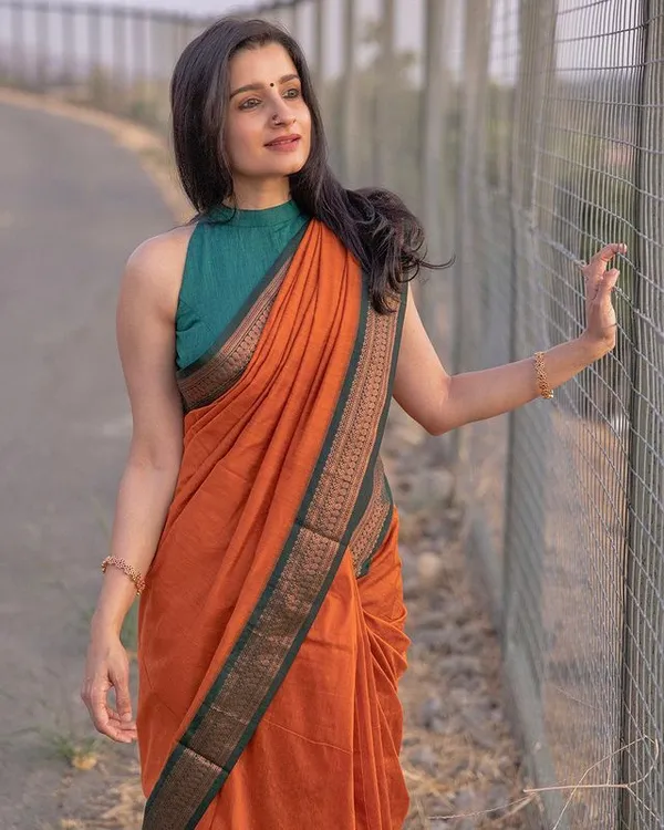 Fanta_Green_Banarasi_Silk_Wedding_&_Party_Wear_Saree_&_Unstiched_Blouse_For_Women