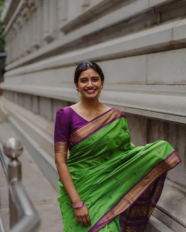 Parrot_Wine_Banarasi_Silk_Wedding_&_Party_Wear_Saree_&_Unstiched_Blouse_For_Women