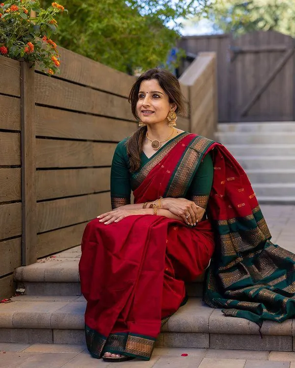 Red_Green_Banarasi_Silk_Wedding_&_Party_Wear_Saree_&_Unstiched_Blouse_For_Women