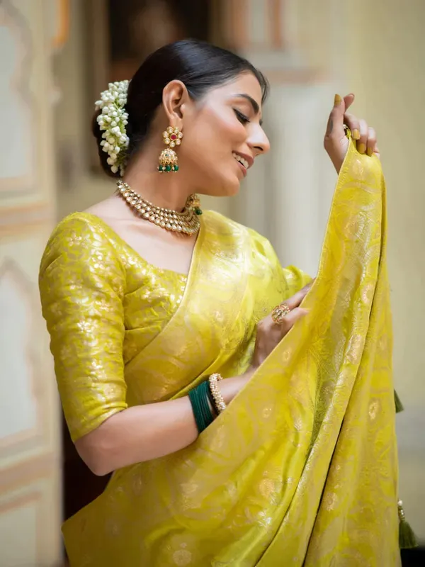 Lemon_Banarasi_Silk_Wedding_&_Party_Wear_Saree_&_Unstiched_Blouse_For_Women