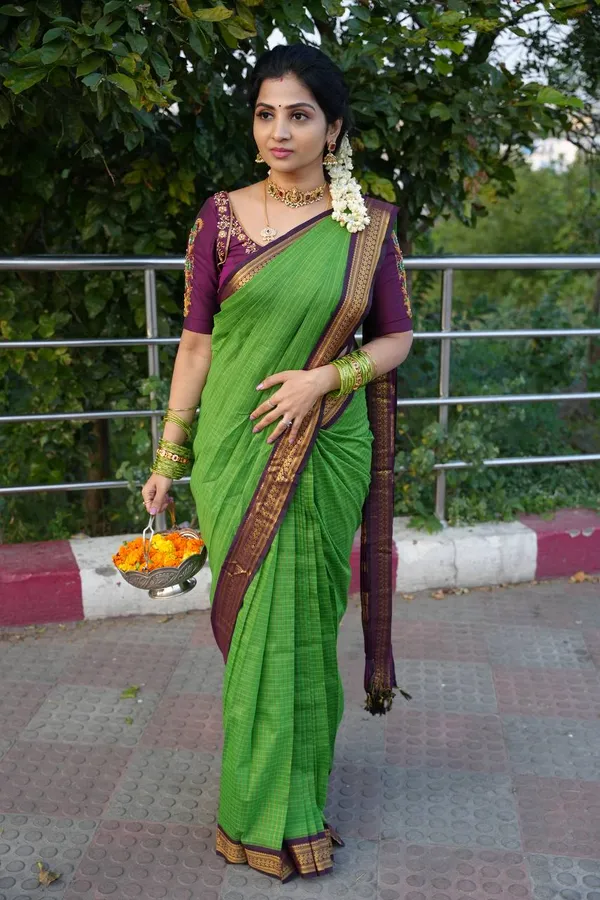 Perot_Banarasi_Silk_Wedding_&_Party_Wear_Saree_&_Unstiched_Blouse_For_Women