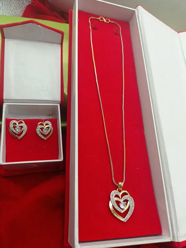 Pendant_Set_With_Earring_Special_For_Women