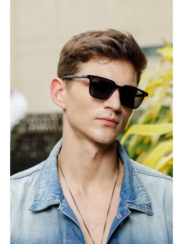UV_Protected_Black_Wayfarer_Sunglasses_For_Men_&_Women