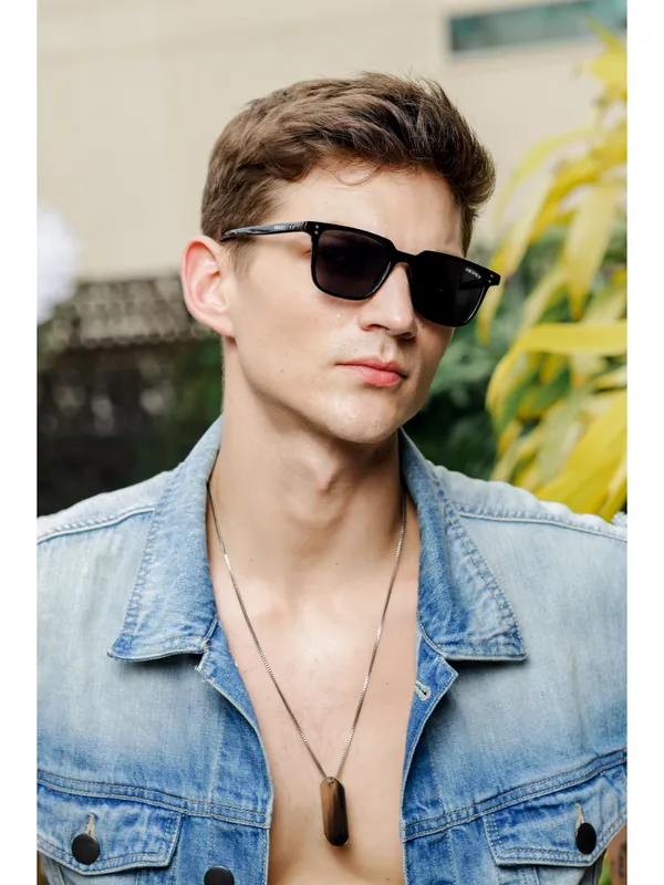 UV_Protected_Black_Wayfarer_Sunglasses_For_Men_&_Women