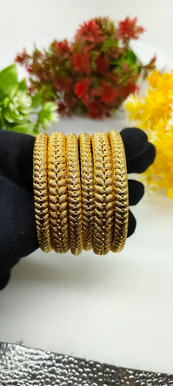 Beautiful_Designer_Six_Pcs_Bangles_With_Chuda_Style