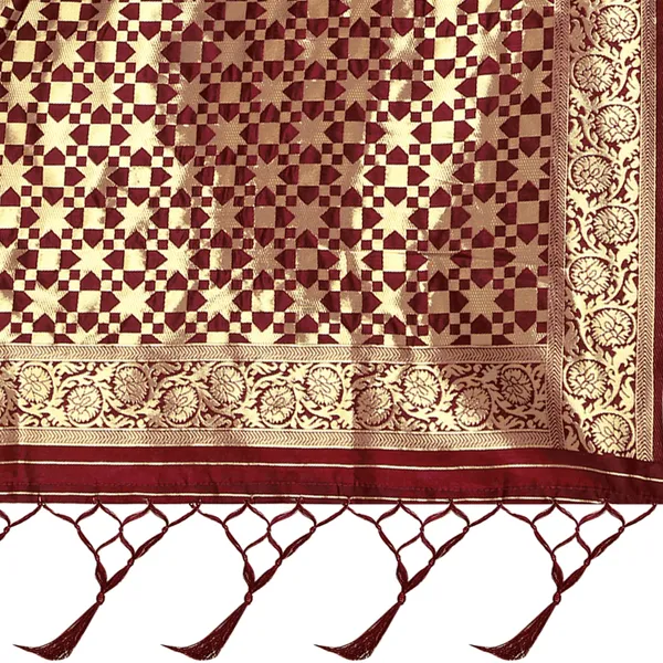Mesmerizing_rich_dual_tone_banarasi_woven_saree_with_tassels