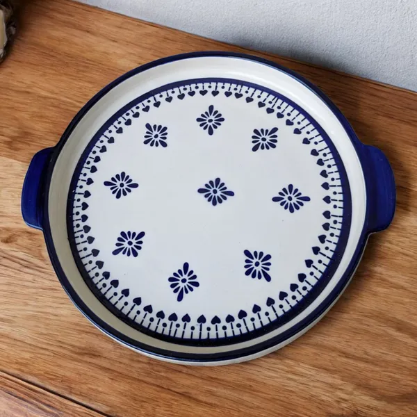 https://d1311wbk6unapo.cloudfront.net/NushopCatalogue/tr:f-webp,w-600,fo-auto/Madarks_Ceramic_Snacks_Serving_Tray__Pizza_Plate___1_Piece__Blue_Heart_Jhallar__10_Inch_M3EVDTPKYE_2024-07-28_1.png__Madarks