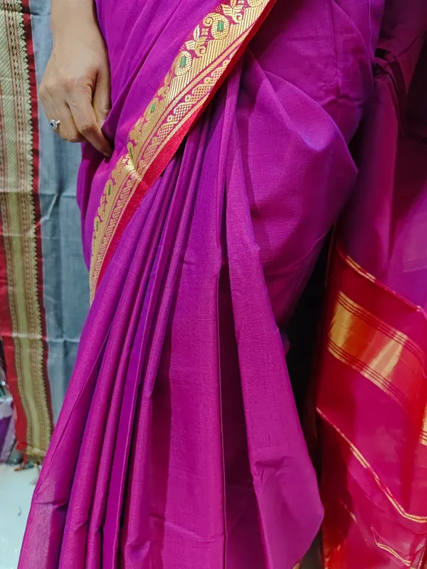 Magenta_Chamka_(Shine)_Cotton_ilkal_Handloom_Saree_with_Dyed_Resham_Pallu