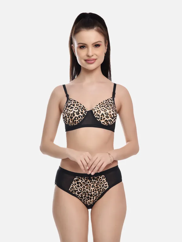 https://d1311wbk6unapo.cloudfront.net/NushopCatalogue/tr:f-webp,w-600,fo-auto/Matching_Leopard_Set_Black_1677146001097_8cfxi5m6oygygak.jpg__LAQUENIE