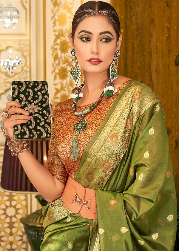 Green_Soft_Silk_Saree_With_Unstitched_Blouse_For_Women