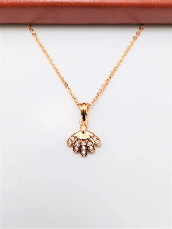 https://d1311wbk6unapo.cloudfront.net/NushopCatalogue/tr:f-webp,w-600,fo-auto/Minituare_Butterfly__Rosegold_plated_pendant___chain_IRPMC3RTHE_2023-02-11_1.jpg__Vamayukt