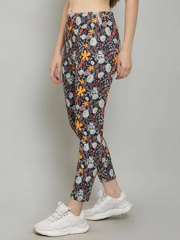 Printed_High_Waist_Dry_Fit_Multi_Purpose_Stretchable_Leggings_For_Women