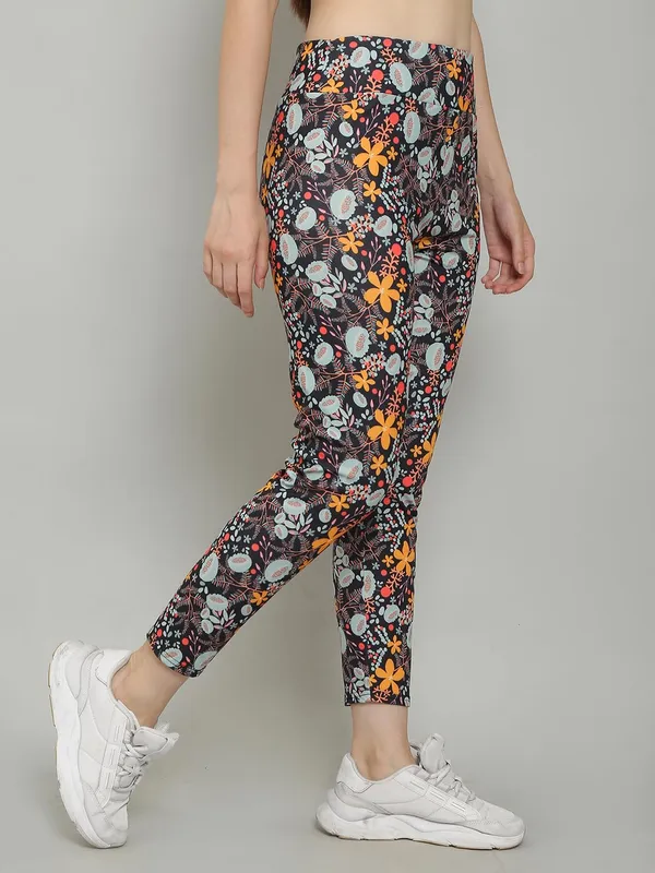 Printed_High_Waist_Dry_Fit_Multi_Purpose_Stretchable_Leggings_For_Women