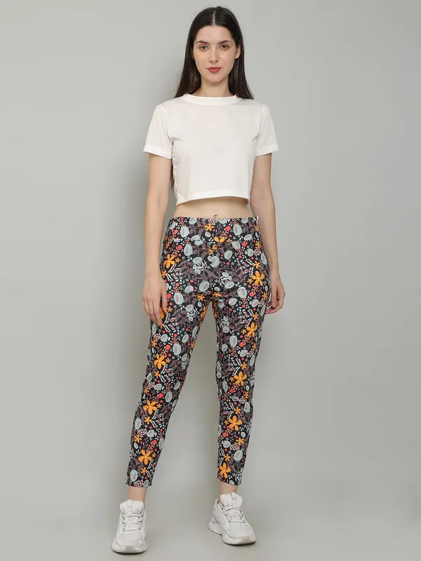 Printed_High_Waist_Dry_Fit_Multi_Purpose_Stretchable_Leggings_For_Women