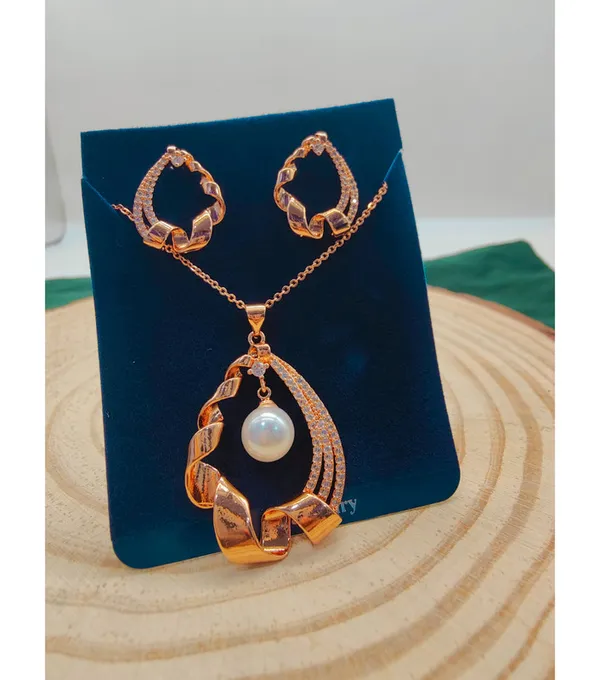 Gold_Trendy_Western_Necklace_And_Earring_Set_For_Women