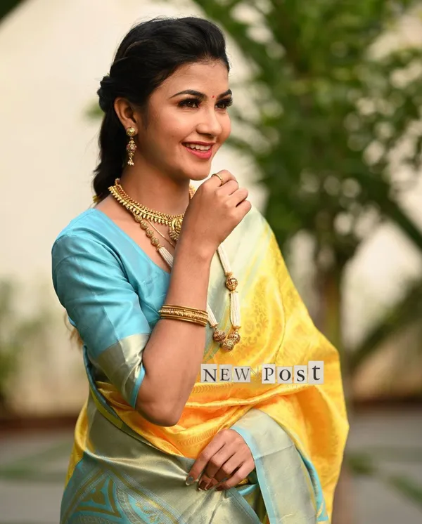 Yellow_Woven_Kanjivaram_Silk_Saree_with_Saree_Cover