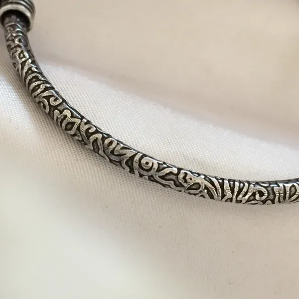 Flower_model_Embossed_Hand_Bracelet