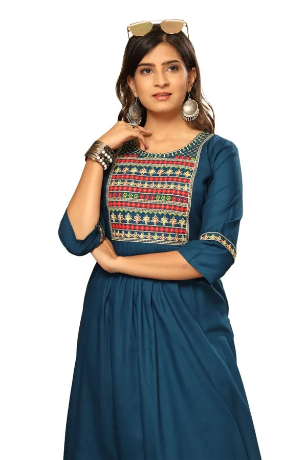 Nayra_cut_embroidered_printed_kurti