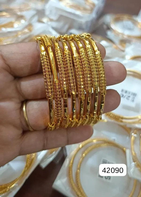 New_Designer_High_Gold_Plated_8_Pcs_Bangle_For_Women