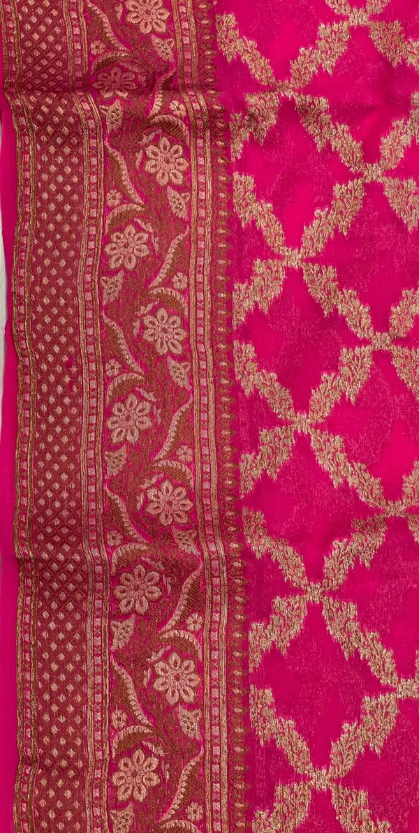 Humairah_Presents_Pure_Handwoven_Pink_Chiffon_Kadiyal_Copper_Zari_Jaal_and_Resham_Mina_Zari_Boota_Pallu_with_Pink_Blouse