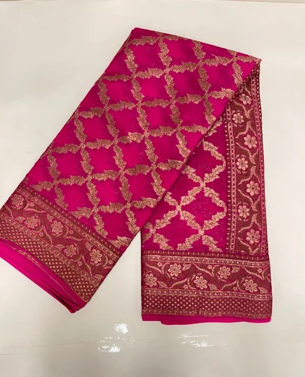 Humairah_Presents_Pure_Handwoven_Pink_Chiffon_Kadiyal_Copper_Zari_Jaal_and_Resham_Mina_Zari_Boota_Pallu_with_Pink_Blouse