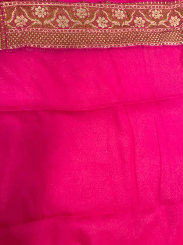 Humairah_Presents_Pure_Handwoven_Pink_Chiffon_Kadiyal_Copper_Zari_Jaal_and_Resham_Mina_Zari_Boota_Pallu_with_Pink_Blouse